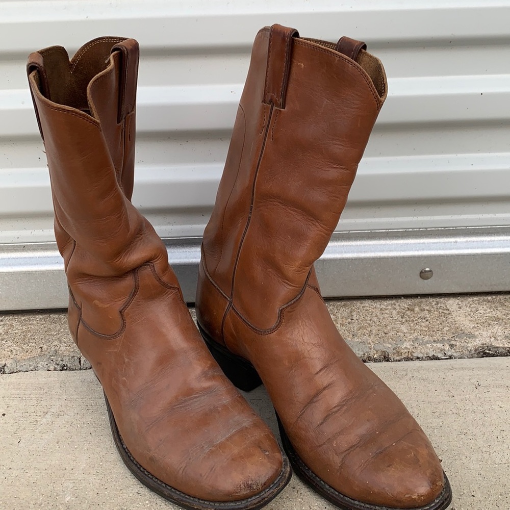Men’s cognac leather Justin boots Sz 9.5D (roper style)